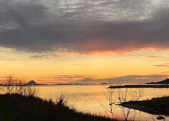 - Northern Lights And Midnight Sun Villa *