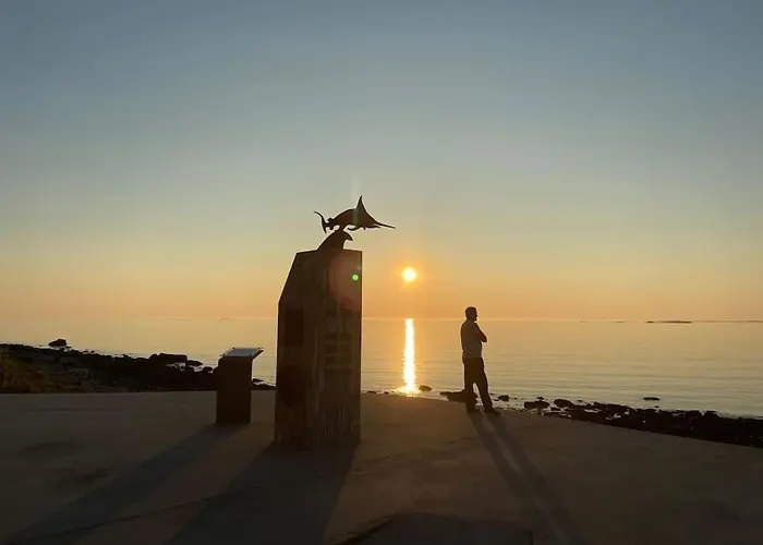 - Northern Lights And Midnight Sun Villa