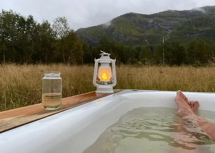 - Northern Lights And Midnight Sun Villa *