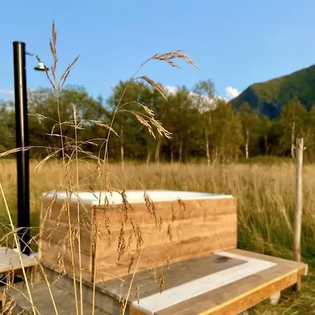 - Northern Lights And Midnight Sun Villa Reipå