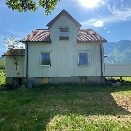 - Northern Lights And Midnight Sun Villa *