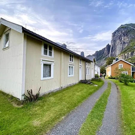 - Northern Lights And Midnight Sun Reipå