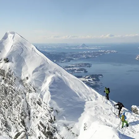 - Northern Lights And Midnight Sun Reipå