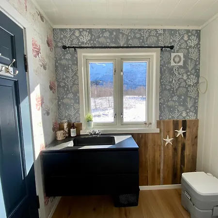 - Northern Lights And Midnight Sun Villa *