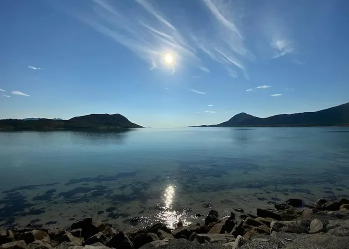 - Northern Lights And Midnight Sun Villa *